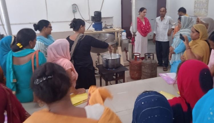 राष्ट्रीय महिला आयोग डेयरी फ़ार्मिंग ( National Commission for Women )